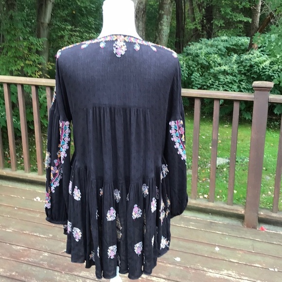 NWOT! FREE PEOPLE Size XS Black Embroidered Top - Picture 5 of 8